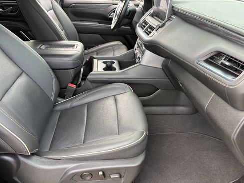 Certified 2022 GMC Yukon SLT w/ SLT Luxury Package AWD/4WD image 12