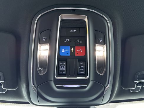 New 2025 Jeep Grand Cherokee Altitude image 27