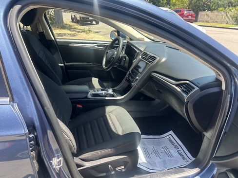 Used 2019 Ford Fusion SE FWD image 19