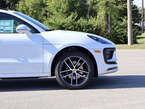Certified 2026 Porsche Macan AWD/4WD image 10