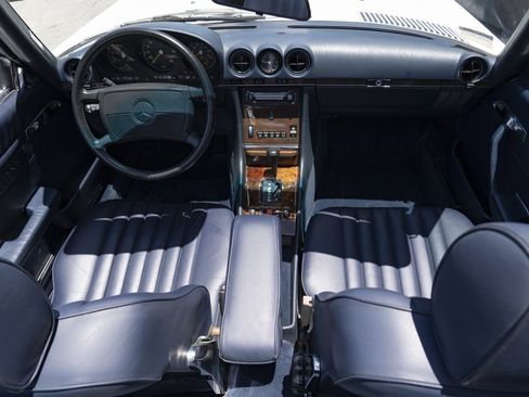 Used 1988 Mercedes-Benz 560 SL image 2
