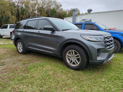 Used 2025 Ford Explorer Active image 1