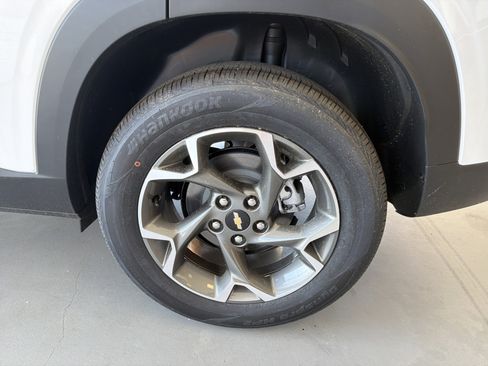 New 2026 Chevrolet Trax LT w/ Driver Confidence Package FWD image 19