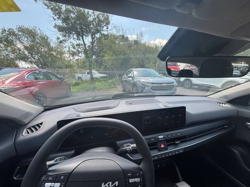Used 2025 Kia K4 FWD image 32