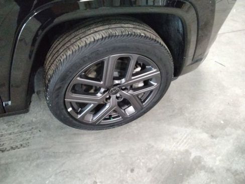 Used 2025 Jeep Compass Limited w/ Driver Assist Group I image 18