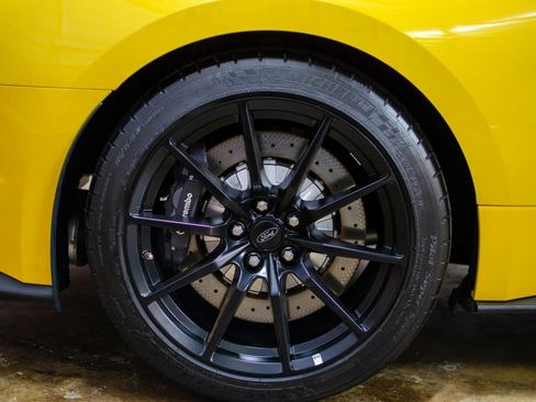 Used 2016 Ford Mustang Shelby GT350 w/ Technology Package image 9