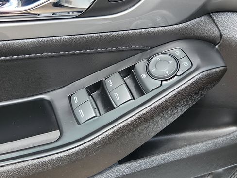 Used 2023 Chevrolet Traverse LT AWD/4WD image 10