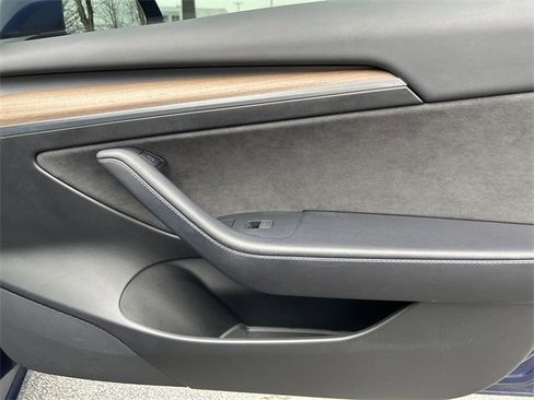 Used 2023 Tesla Model 3 Standard Range image 10