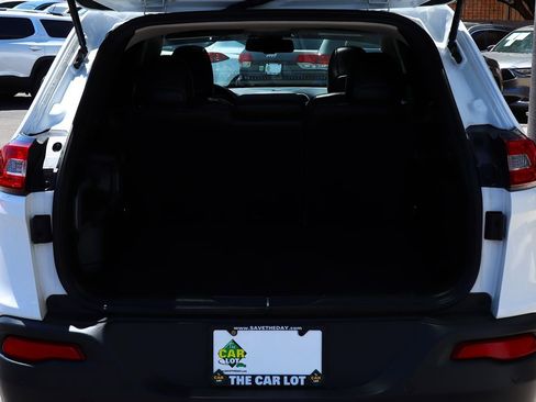 Used 2016 Jeep Cherokee Limited image 23