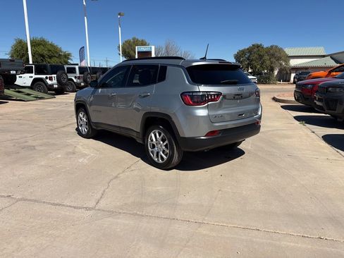 Used 2023 Jeep Compass Latitude w/ Sun and Sound Group AWD/4WD image 7