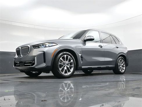 New 2026 BMW X5 xDrive50e image 32