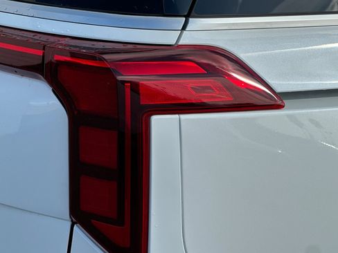 Used 2026 Kia Carnival EX image 33