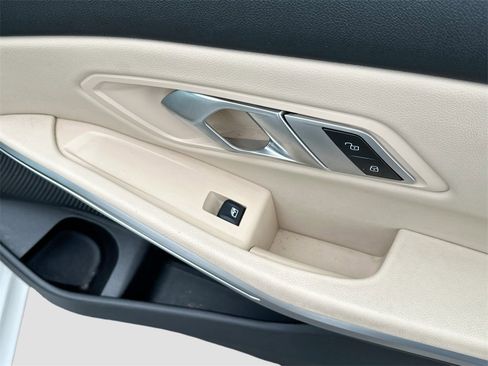 Used 2023 BMW 330i Sedan w/ Premium Package image 28