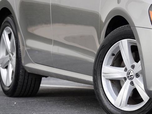 Used 2012 Volkswagen Passat TDI SE FWD image 31