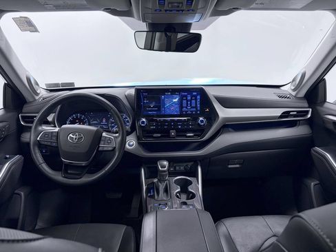 Used 2021 Toyota Highlander Limited AWD/4WD image 2