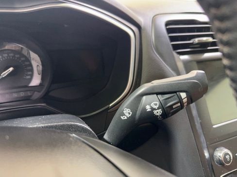 Used 2020 Ford Fusion SE w/ Equipment Group 151A image 25