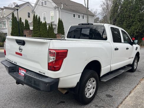 Used 2017 Nissan Titan S image 3