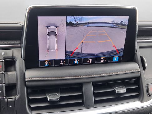 Used 2021 GMC Yukon AT4 w/ AT4 Premium Package image 17