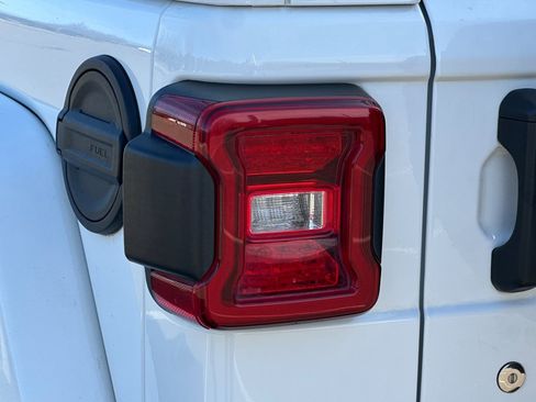 Used 2020 Jeep Wrangler Unlimited Sahara image 49