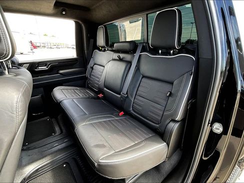 Used 2024 GMC Sierra 2500 AT4X image 35