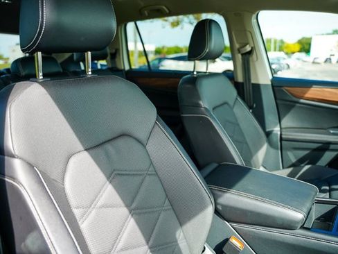 Certified 2024 Volkswagen Atlas SE image 38