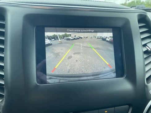 Used 2021 Jeep Cherokee Latitude Plus w/ Sun & Sound Group FWD image 17