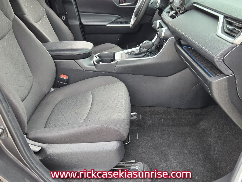 Used 2021 Toyota RAV4 XLE FWD image 16