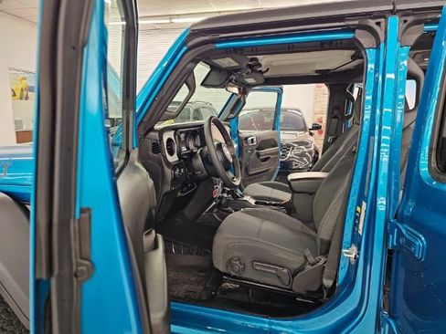 Used 2024 Jeep Wrangler Unlimited image 38