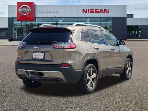 Used 2019 Jeep Cherokee Limited w/ Technology Group AWD/4WD image 7