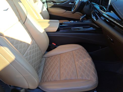 Used 2024 Cadillac Escalade ESV Sport w/ LPO, ONYX Package image 31