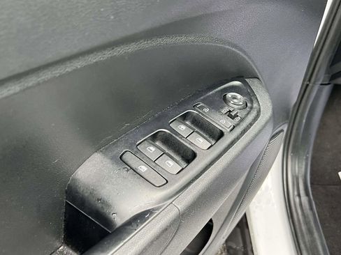 Certified 2023 Hyundai Venue SE FWD image 17
