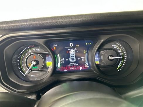 Used 2024 Jeep Wrangler Unlimited image 17