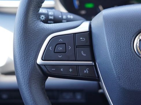 Certified 2026 Toyota Sienna XLE FWD image 21
