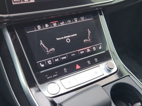 Used 2019 Audi Q8 Prestige w/ Luxury Package image 19