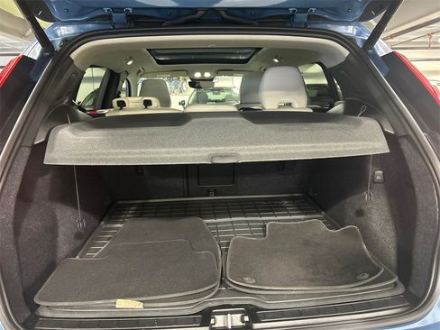 Certified 2023 Volvo XC40 B5 Ultimate w/ Protection Package Premier image 27