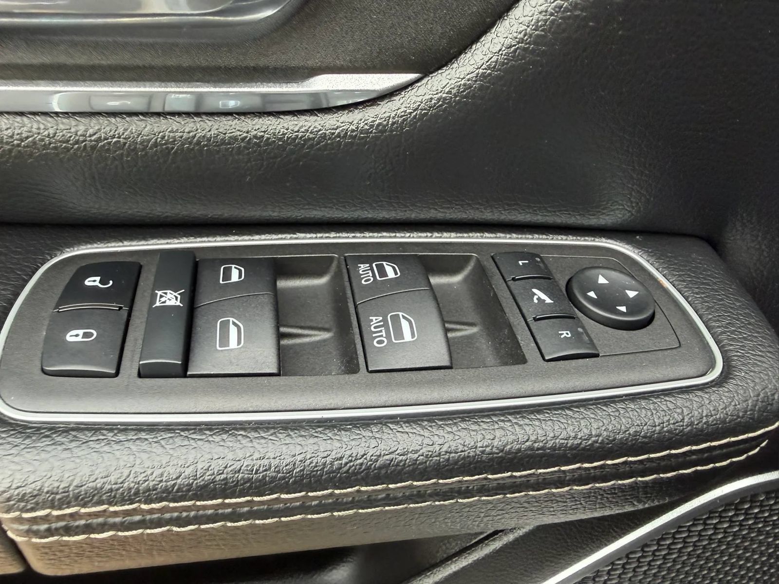 Used 2023 RAM 1500 Laramie AWD/4WD image 30