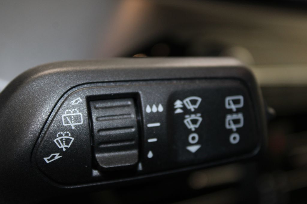 Used 2025 Ford Escape Active AWD/4WD image 44