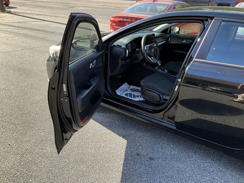 Used 2021 Kia Forte LXS FWD image 19