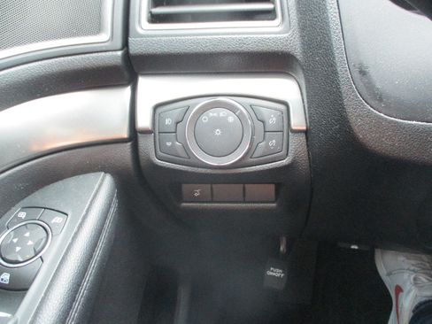 Used 2018 Ford Explorer XLT w/ Equipment Group 202A image 14