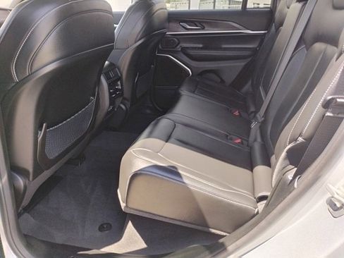 Used 2022 Jeep Grand Cherokee Limited image 9