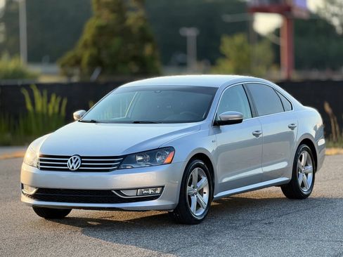 Used 2015 Volkswagen Passat 1.8T Limited Edition FWD image 6