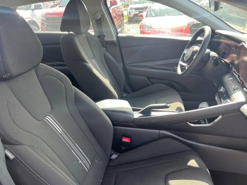 Used 2024 Hyundai Elantra SEL FWD image 8