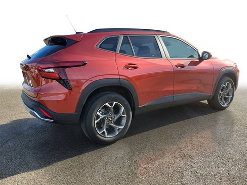 Used 2024 Chevrolet Trax LT w/ Driver Confidence Package image 4