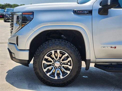 Used 2022 GMC Sierra 1500 AT4 w/ AT4 Premium Package image 9