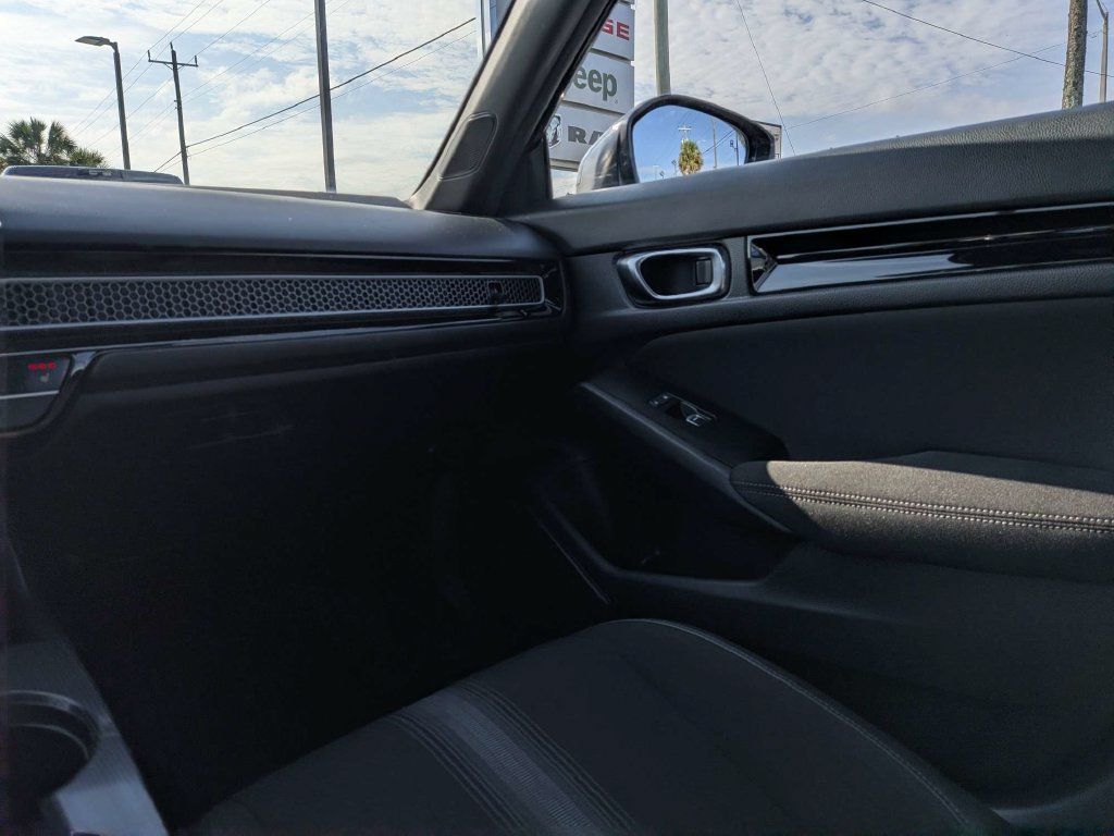 Used 2025 Honda Civic Sport image 16