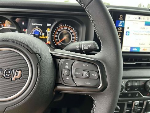 New 2025 Jeep Gladiator Sport image 18