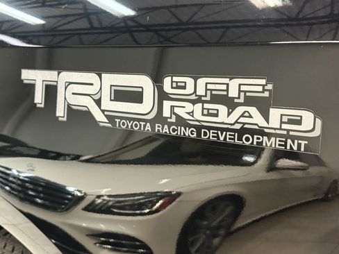 Used 2011 Toyota Tundra Limited w/ TRD Off-Road Pkg image 15