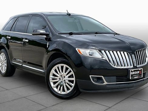Used 2013 Lincoln MKX FWD image 3