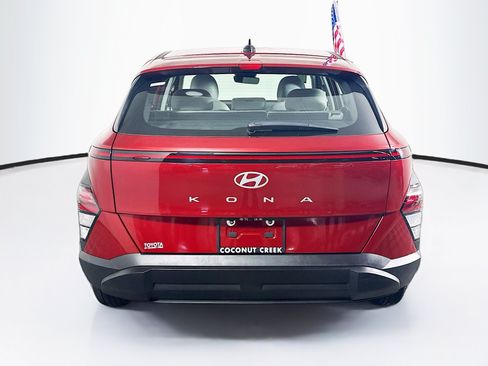 Used 2025 Hyundai Kona SE FWD image 4