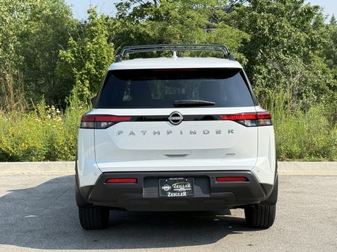 Certified 2025 Nissan Pathfinder SV image 5